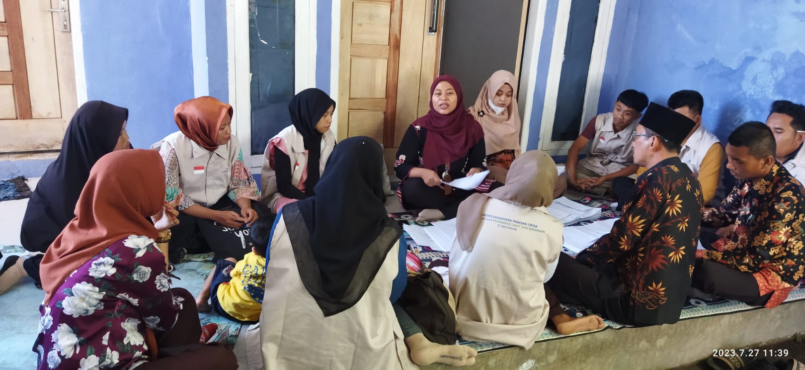 SASAR KOMUNITAS DESA: BBPOM di Mataram menggelar Bimtek di Lombok Tengah dan Lobar untuk meningkatkan pengetahuan keamanan pangan komunitas desa, sehingga dapat diimplementasikan di lingkungan masing-masing.