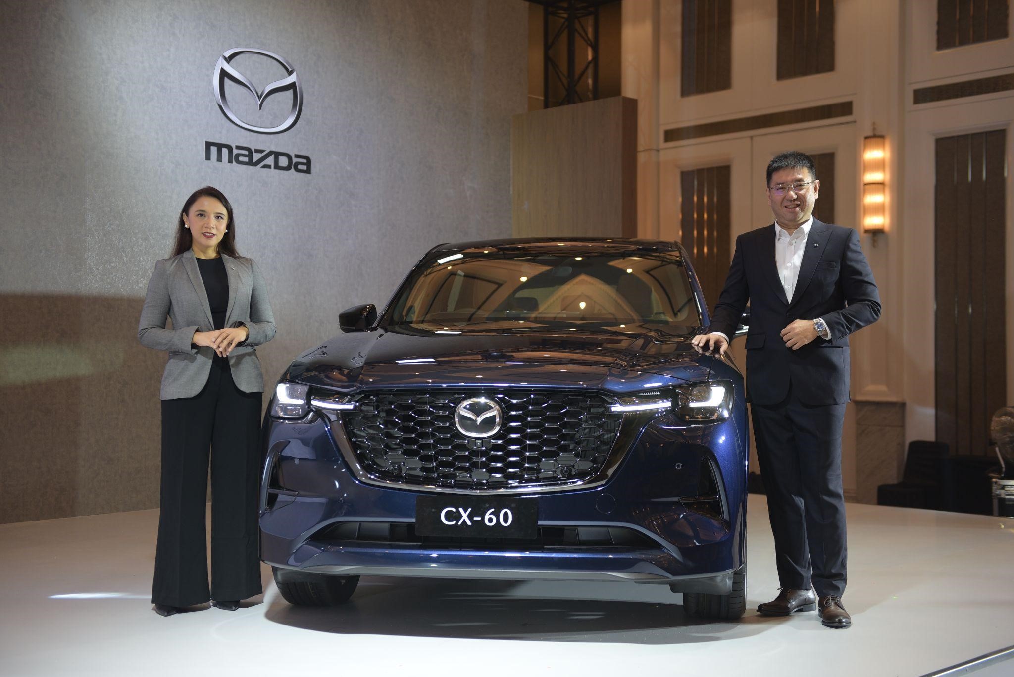 Managing Director dari PT Eurokars Motor Indonesia Ricky Thio dan GM Marketing & Communications Eurokars Motor Indonesia Pramita Sari dengan All-New Mazda CX-60 Kuro dan Elite