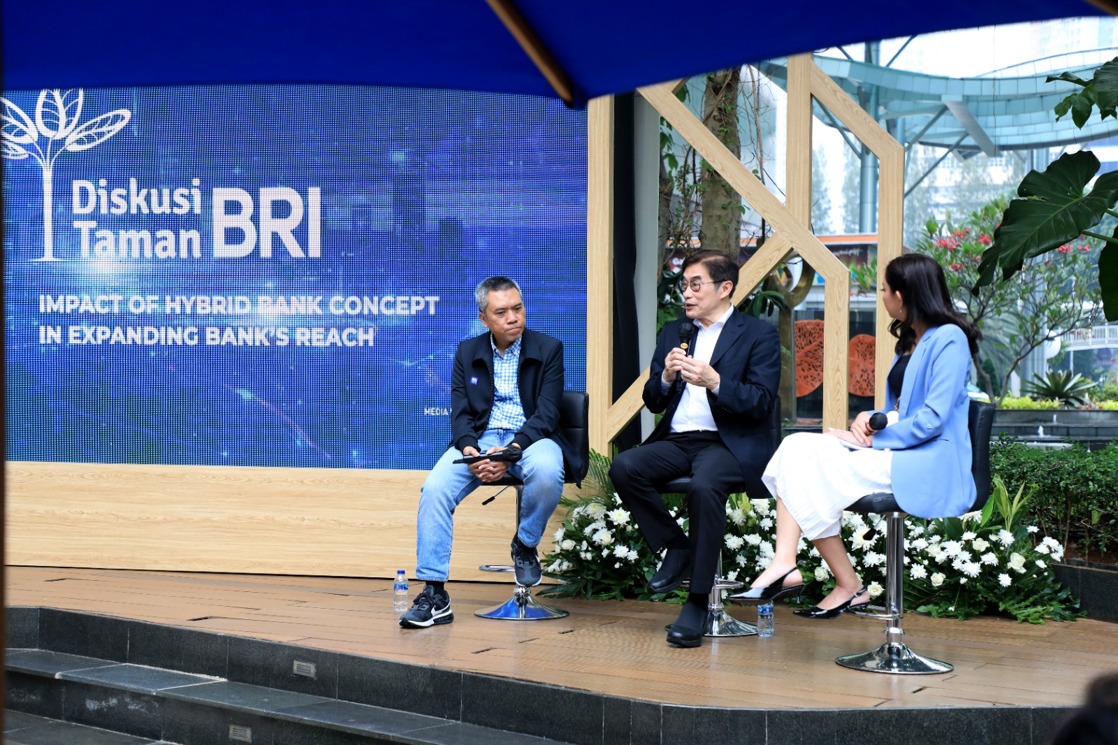 Diskusi Taman BRI yang mengangkat tema “Impact of Hybrid Bank Concept in Expanding Bank’s Reach” pada Rabu (26/7), Managing Director SOGO Indonesia Handaka Santosa merasakan peningkatan kinerja karena layanan transaksi keuangan digital BRI.
