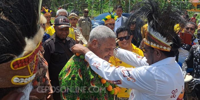 Festival Budaya Keerom Dihadiri Konsulat Papua Nugini, Piter Gusbager Ungkap Hal Ini