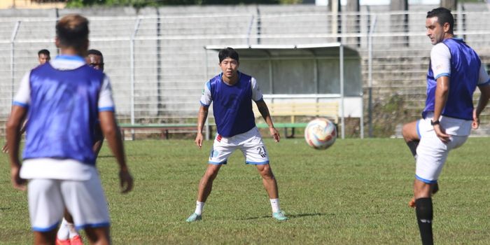 Dua pemain anyar PSBS Biak, Hwang Do-yeon dan Otavio Dutra tengah berlatih bersama tim.