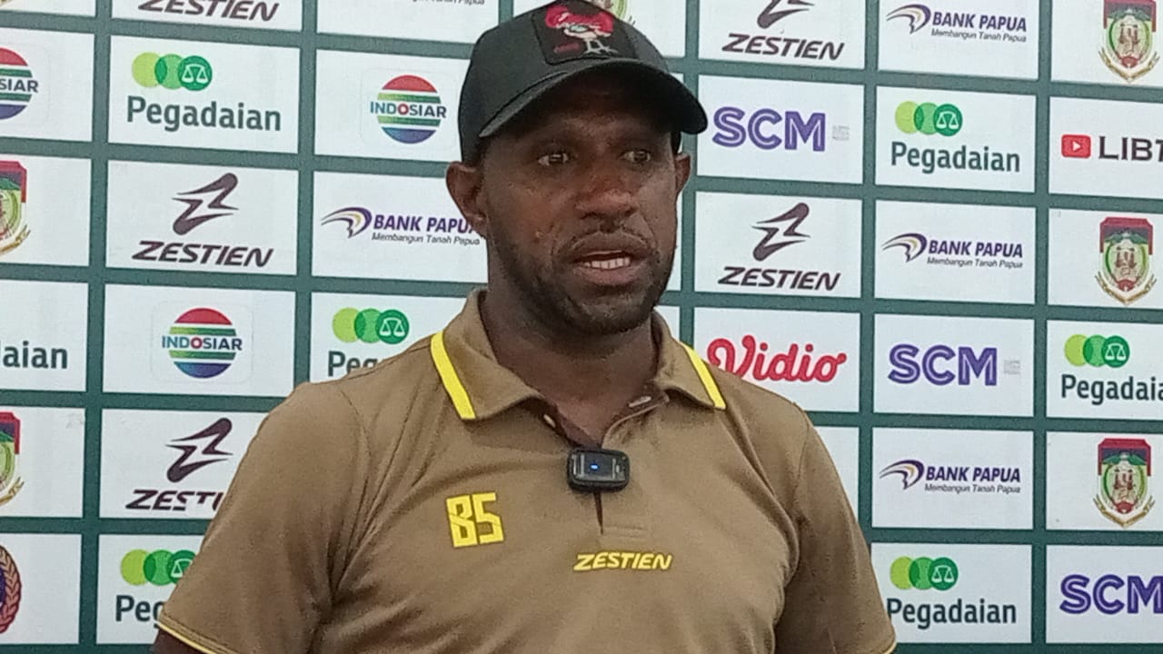 Boaz Solossa.