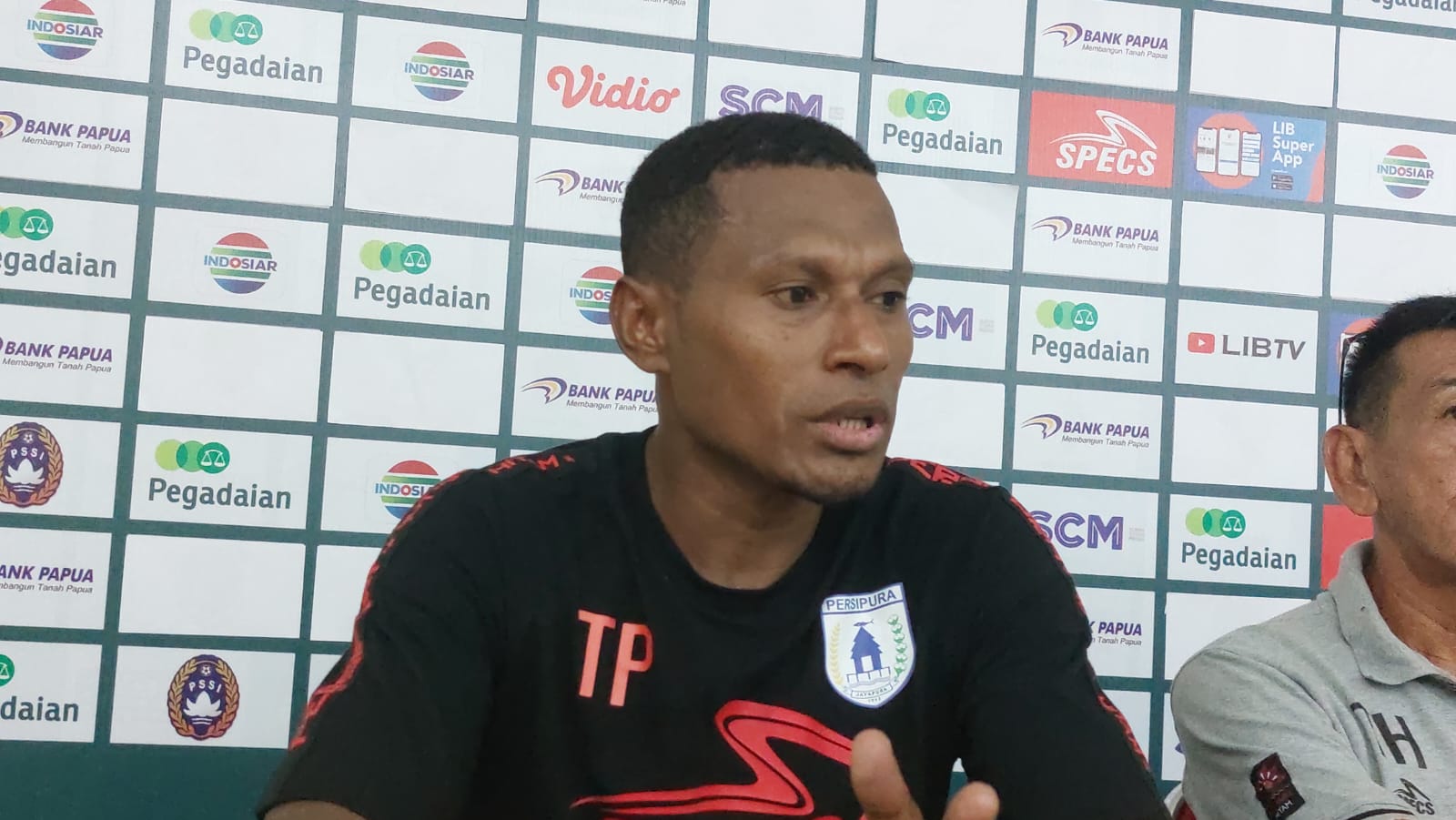 Kapten Persipura, Yustinus Pae.