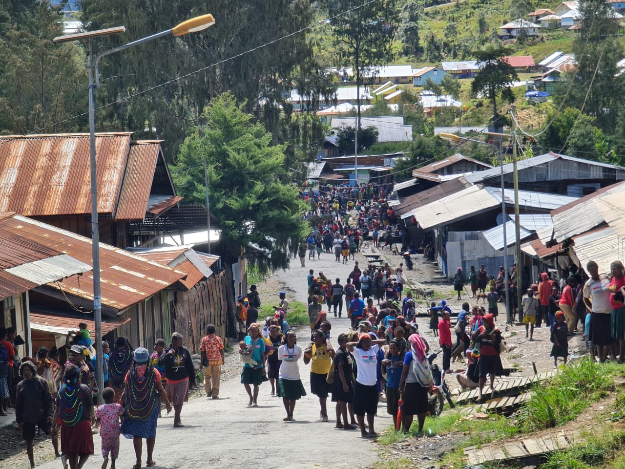 ILUSTRASI - Masyarakat di Intan Jaya pada 2021. Saat ini warga di 5 kampung di Intan Jaya, Papua Tengah dikabarkan mengungsi akibat kontak tembak KKB dan TNI/Polri masih terjadi, Sabtu (20/1/2024).