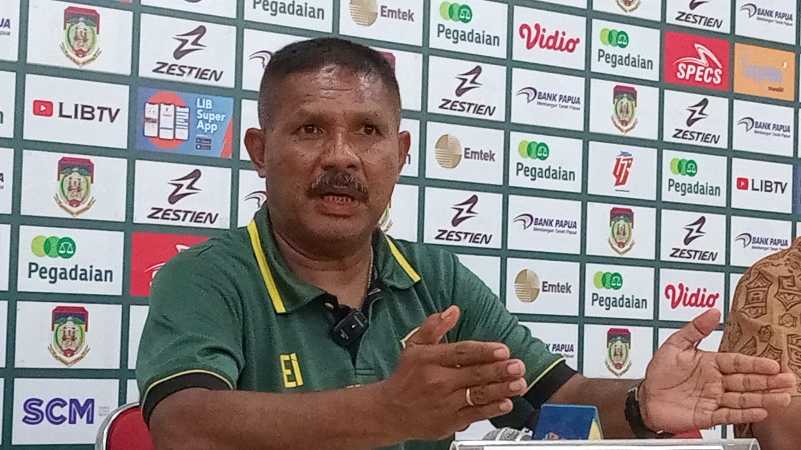 Pelatih Persewar Waropen, Eduard Ivakdalam.