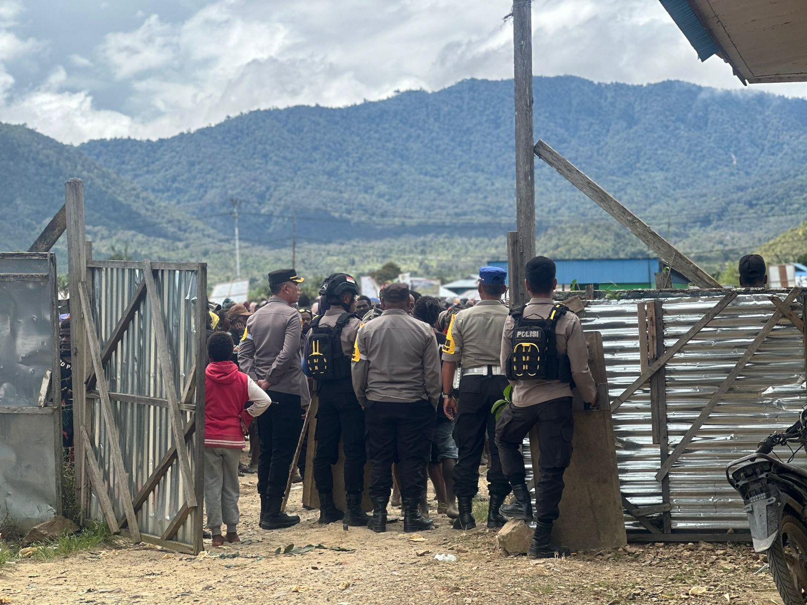 Di Dogiyai, Caleg yang Lagi Kampanye Ditagih Utang Sekempol Massa