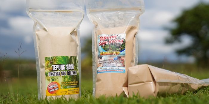 Tepung sagu kering merek Menggidtop dan Okgiyat Ngu Rigiwon merupakan produk lokal kelompok tani sagu dari kampung Aiwat dan Subur, Boven Digoel, Papua Selatan.
