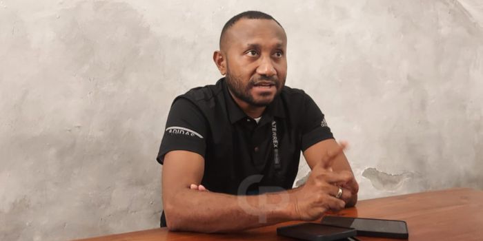 Anggota DPR RI, Yan Mandenas, saat diwawancara perihal Pemilihan Gubernur Papua pada November 2024 nanti.