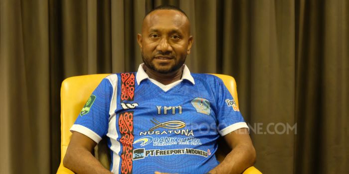 Manajer PSBS Biak, Yan Mandenas, siap menyatakan komitmennya mengharumkan nama besar Papua di kancah sepak bola nasional.