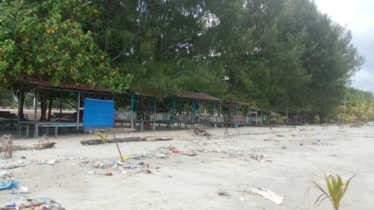 Suasana Pantai Holtekamp sepi pengunjung usai ada korban tenggelam pekan kemarin.