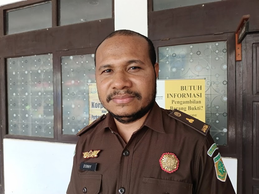Donny Stiven Umbora, SH, MH