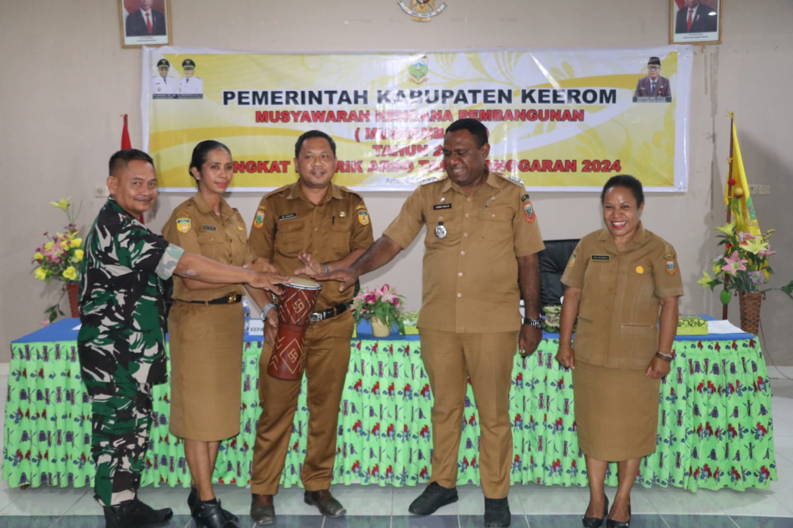 Pembukaan  Musrembang Distrik Arso di aula Bappeda usai Musrembang, Senin (25/03/2024).