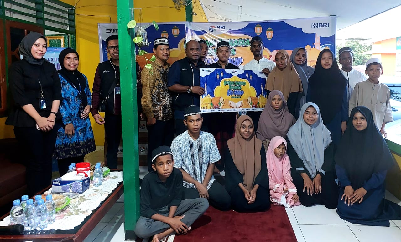 BRI Cabang Abepura, menyambut Idul Fitri 2024, dengan kegiatan sosial berbagi paket sembako kepada anak-anak di Panti Asuhan Muhammadyah Tanah Hitam, Distrik Abepura, Kamis (28/3/2024).