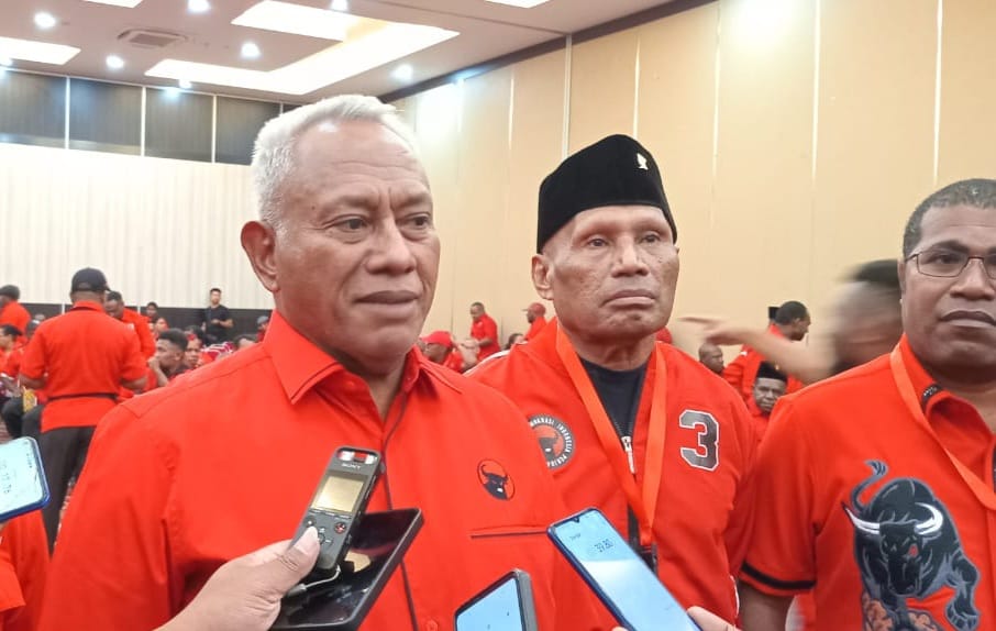 Ketua DPP PDI Perjuangan (PDIP) Bidang Kehormatan, Komarudin Watubun, pihaknya memberikan rekomendasi kepada kader yang telah lama memanaskan mesin politik.