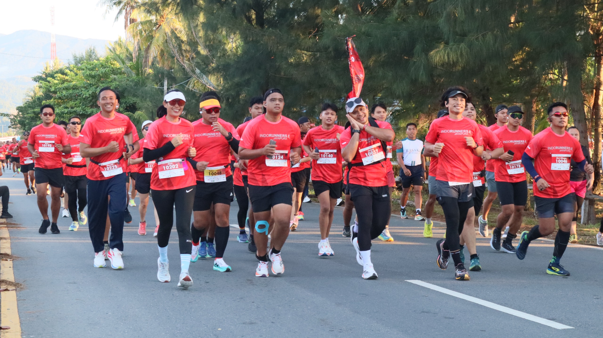 Peserta IndoRunners Jayapura 2024 dalam rangka Runiversary, kegiatan lari tahunan IndoRunners di kawasan CFD Kota Jayapura, Jalan Holtekamp, Sabtu (13/7/2024).
