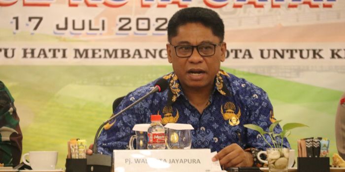 Pj Wali Kota Jayapura, Christian Sohilait, mengeluarkan Surat Edaran Wali Kota Jayapura jelang kunjungan Presiden Joko Widodo (Jokowi).