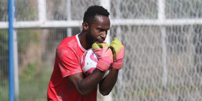 Eks kiper Persipura, John Pigai, gabung PSBS Biak untuk berlaga di Liga 1 musim 2024/2025.