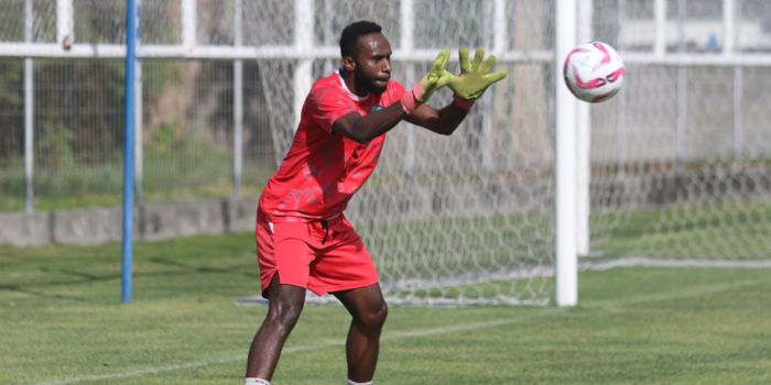 Eks kiper Persipura, John Pigai, gabung PSBS Biak untuk berlaga di Liga 1 musim 2024/2025.