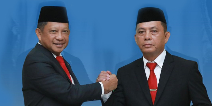 Mendagri Tito Karnavian saat melantik Mayjen TNI (Purn) Ramses Limbong sebagai Deputi BNPP Kemendagri. Kini Ramses diisukan kuat jadi Pj Gubernur Papua.