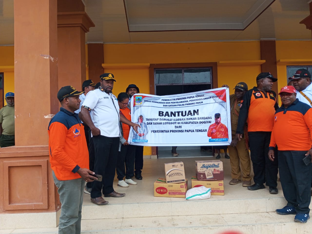 Pemprov Papua Tengah Salurkan Bantuan ke Warga Terdampak Banjir dan Longsor di Dogiyai