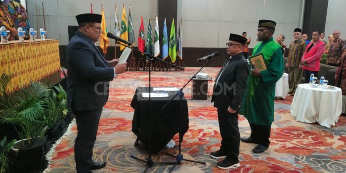 Didik Mabui dilantik Ketua Umum Yayasan Pendidikan Islam (Yapis), Muhammad Musa&rsquo;ad, sebagai rektor baru Yapis di Hotel Horison Ultima Entrop, Kota Jayapura, Papua, Sabtu (10/8/2024).