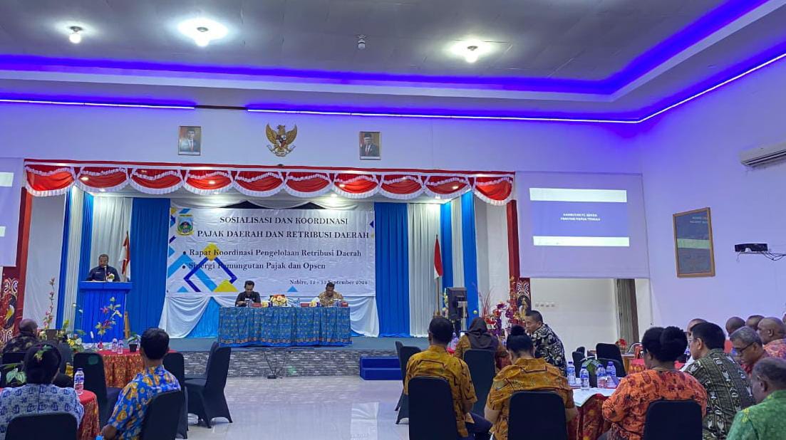 Kepala Bapperinda Papua Tengah, Eddy Way saat menyampaikan sambutan di Acara Sosialisasi dan Koordinasi Pajak Daerah dan Retribusi Daerah di aula LPP RRI Nabire, Jumat, (13/9/2024).