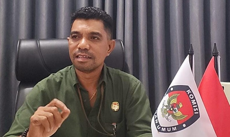 Ketua Divisi Teknis Penyelenggaraan KPU Keerom Izac Zet Matulessy bicara soal pembukaan pembukaan penerimaan masukan dan tanggapan masyarakat terkait pasangan bakal Calon Bupati dan Wabup Keerom.