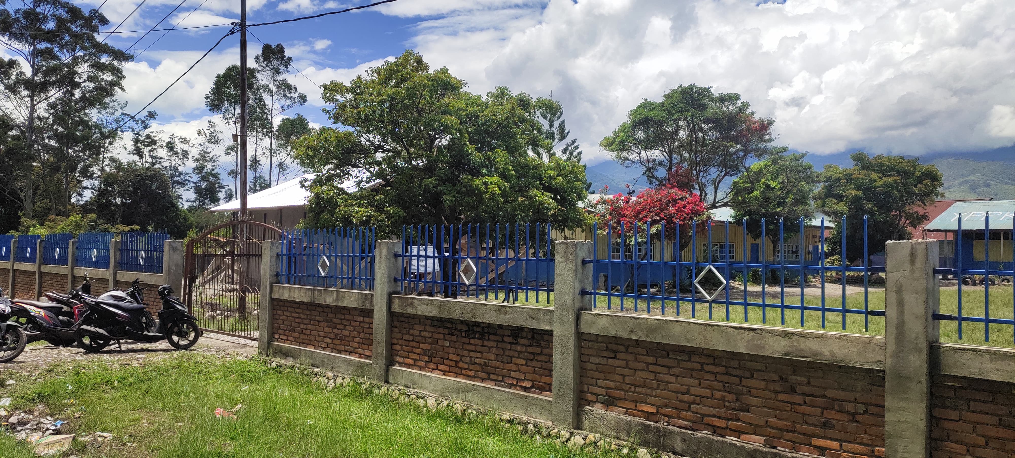 SD YPPK Santo Yakobus Honelama yang sejak kemarin diliburkan akibat terjadinya perang suku antara warga Kabupaten Lanny Jaya dan Warga Kabupaten Nduga di Wamena.(CENDERAWASIH POS/Deni Tonjau)