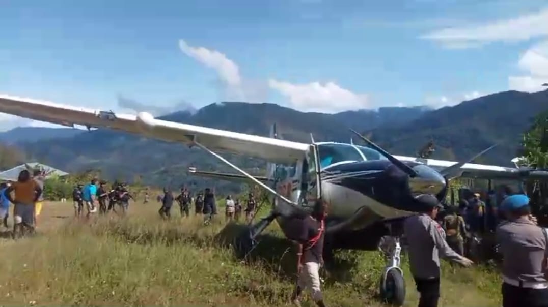 Pesawat Smart Air Aviaton Cakrawala dilaporkan tergelincir di Kampung Pogapa, Distrik Homeyo, Kabupaten Intan Jaya, Provinsi Papua Tengah, Rabu (2/10/2024).