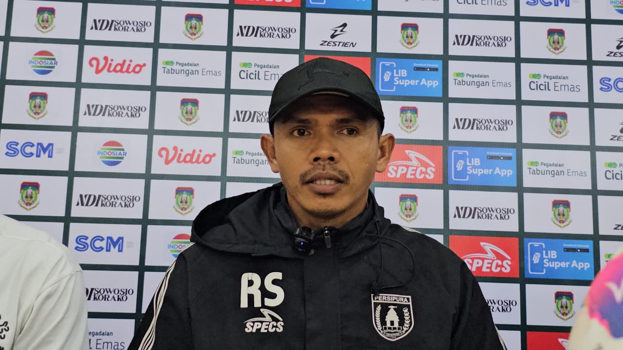 Pelatih Persipura Ricardo Salampessy (Foto: HANS PALEN/CEPOSONLINE.COM).