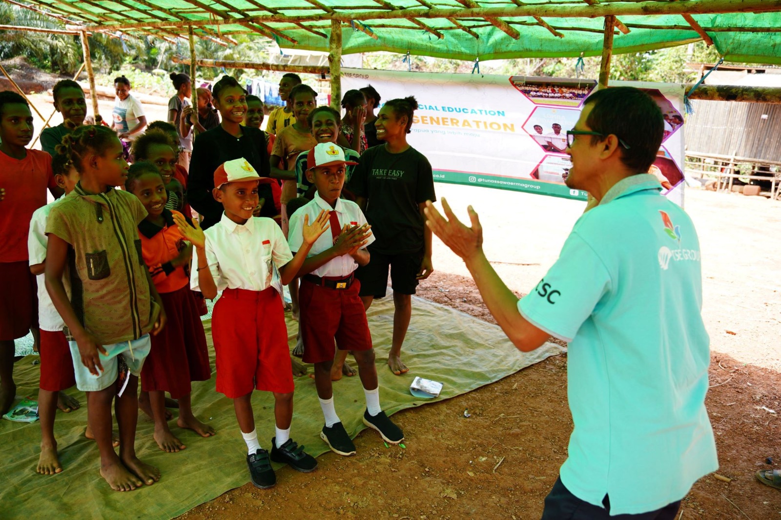 PT PAL Ajarkan Baca dan Tulis kepada Anak-anak Kampung Mutimangge Papua Selatan