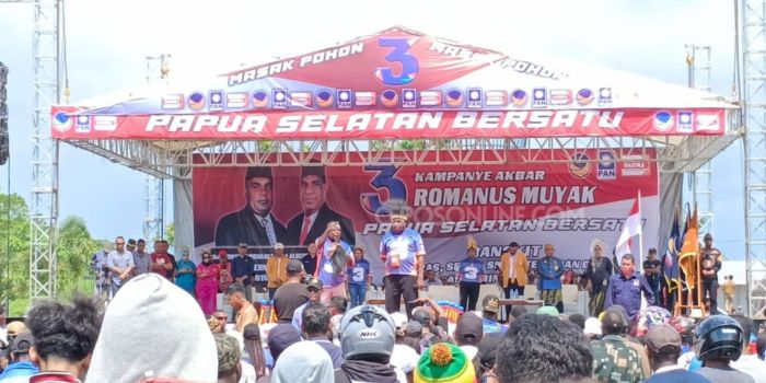 Kampanye akbar Romanus Mbaraka dan Albertus Muyak di Merauke, Papua Selatan.