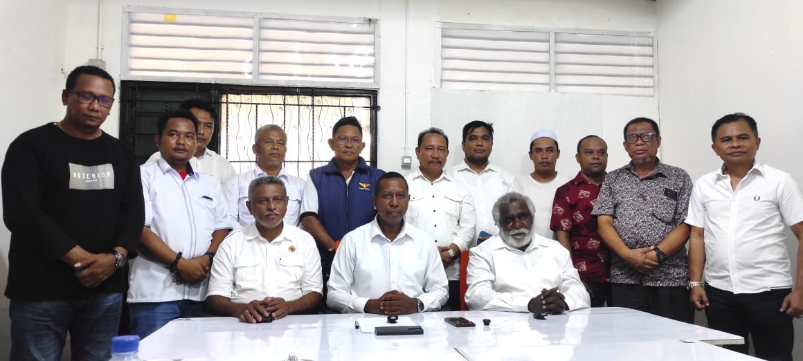 Konferensi Pers Calon Gubernur dan Wakil Gubernur Papua Selatan, Apolo Safanpo dan Paskalis Imadawa.