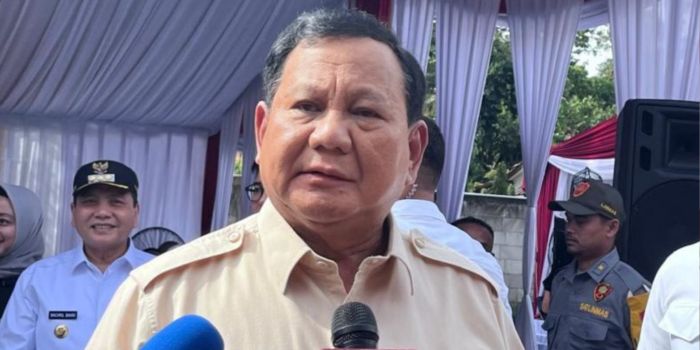 Presiden Prabowo Subianto dalam wawancara cegat dengan wartawan usai mencoblos di TPS 08, Desa Bojong Koneng, Babakan Madang, Bogor, Jawa Barat, Rabu (27/11/2024). ANTARA/Fathur Rochman.