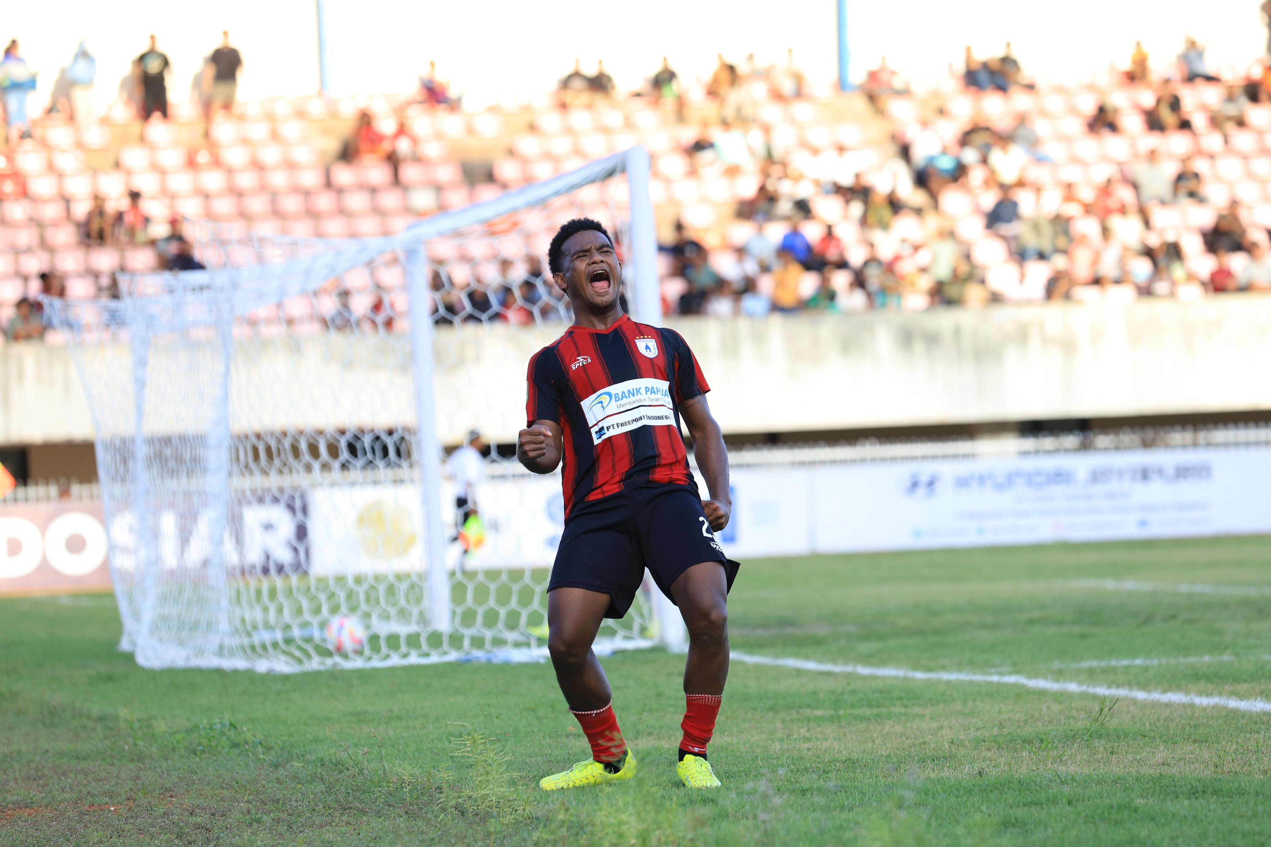 Ramai Rumakiek usai mencetak gol bagi Persipura.