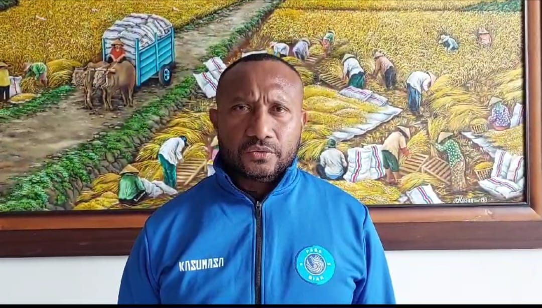 Presiden Club PSBS Biak, Yan Mandenas (Foto: HANS PALEN/CEPOSONLINE.COM)