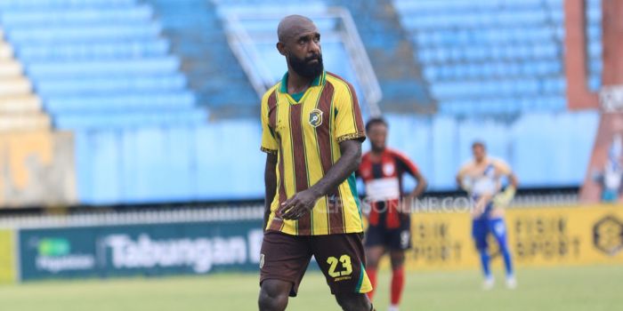 Punggawa anyar Persewar Waropen, Yanto Basna.