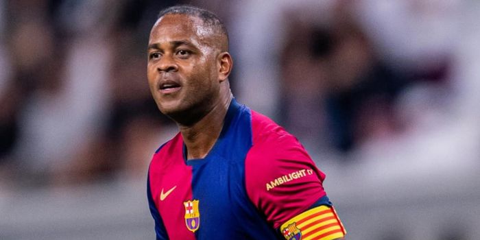 Calon kuat pelatih baru Timnas Indonesia, Patrick Kluivert, saat berseragam Barcelona