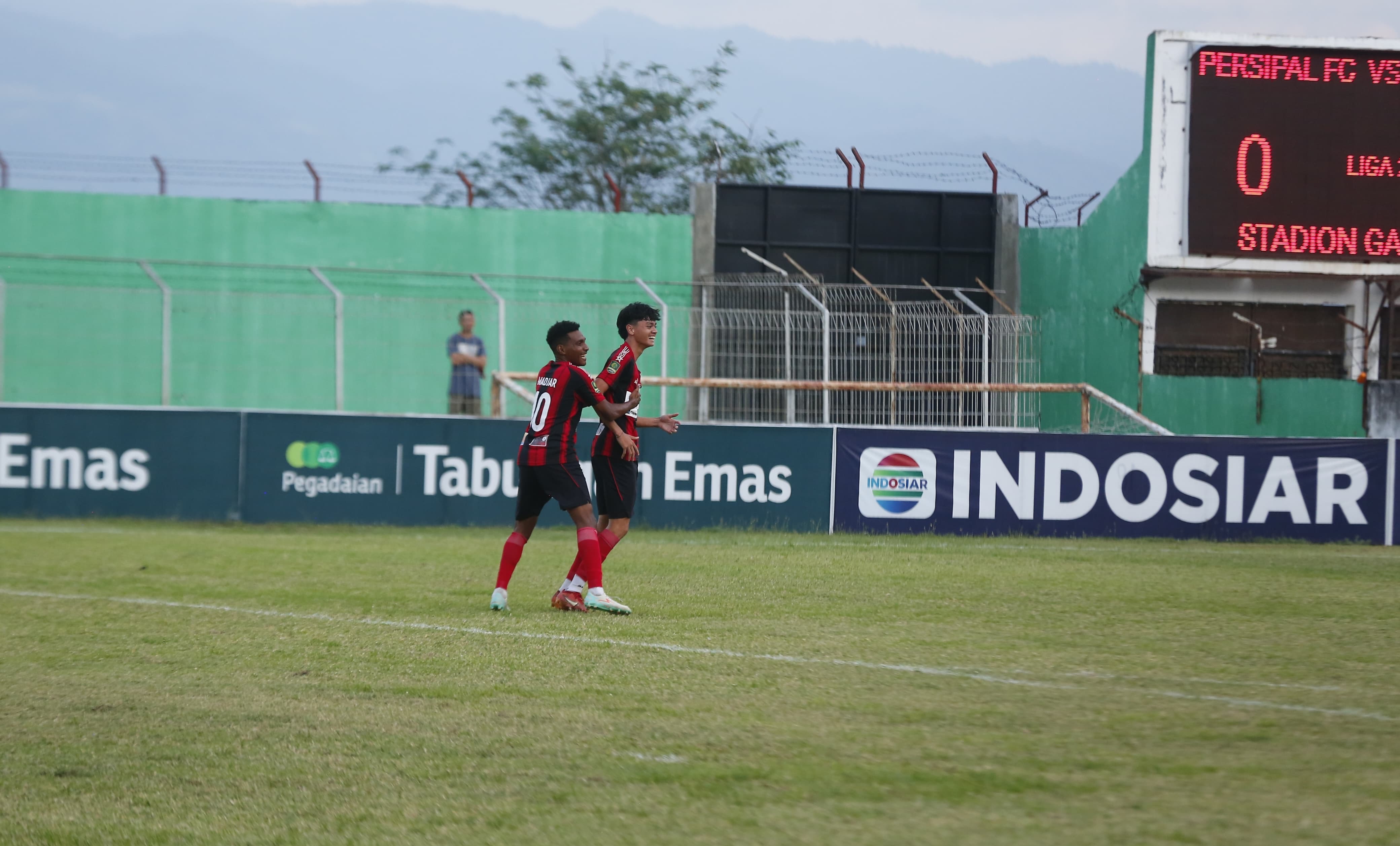 Reno Salampessy melakukan selebrasi usai cetak gol ke gawang Persipal Palu. (Foto: Saiful Persipura).