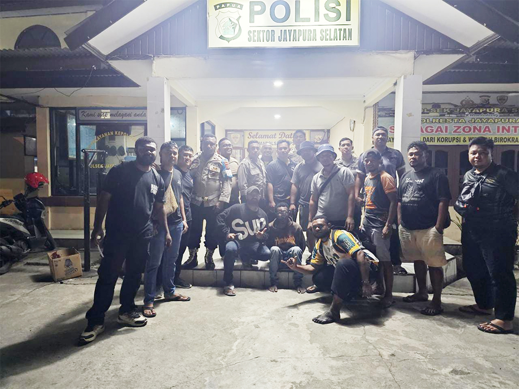 Pelaku MH saat diamankan di Polsek Abepura (Foto: Humas Polresta).