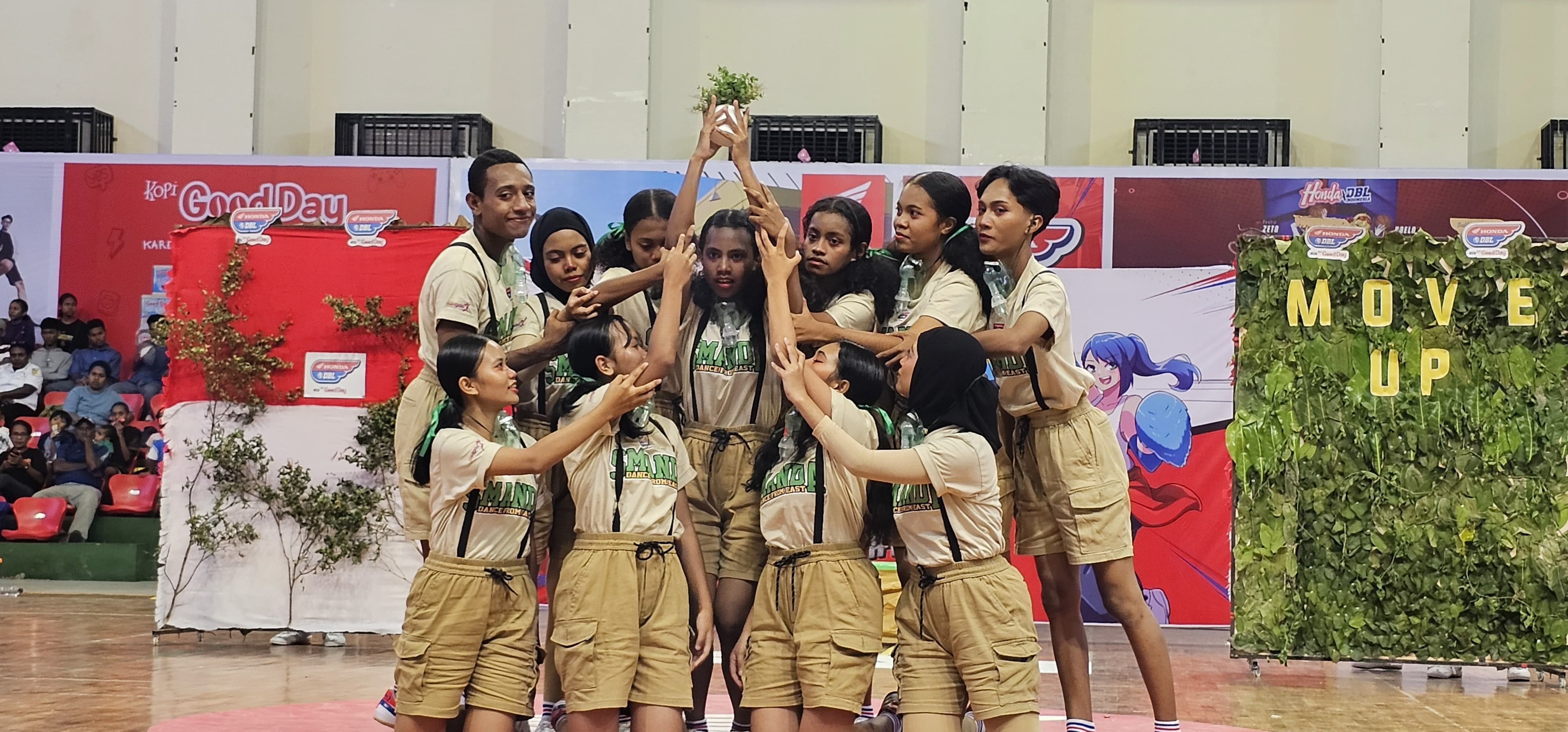 Penampilan Tim Dance SMAN 2 Jayapura pada ajang Honda DBL With Kopi Good Day 2025 Papua