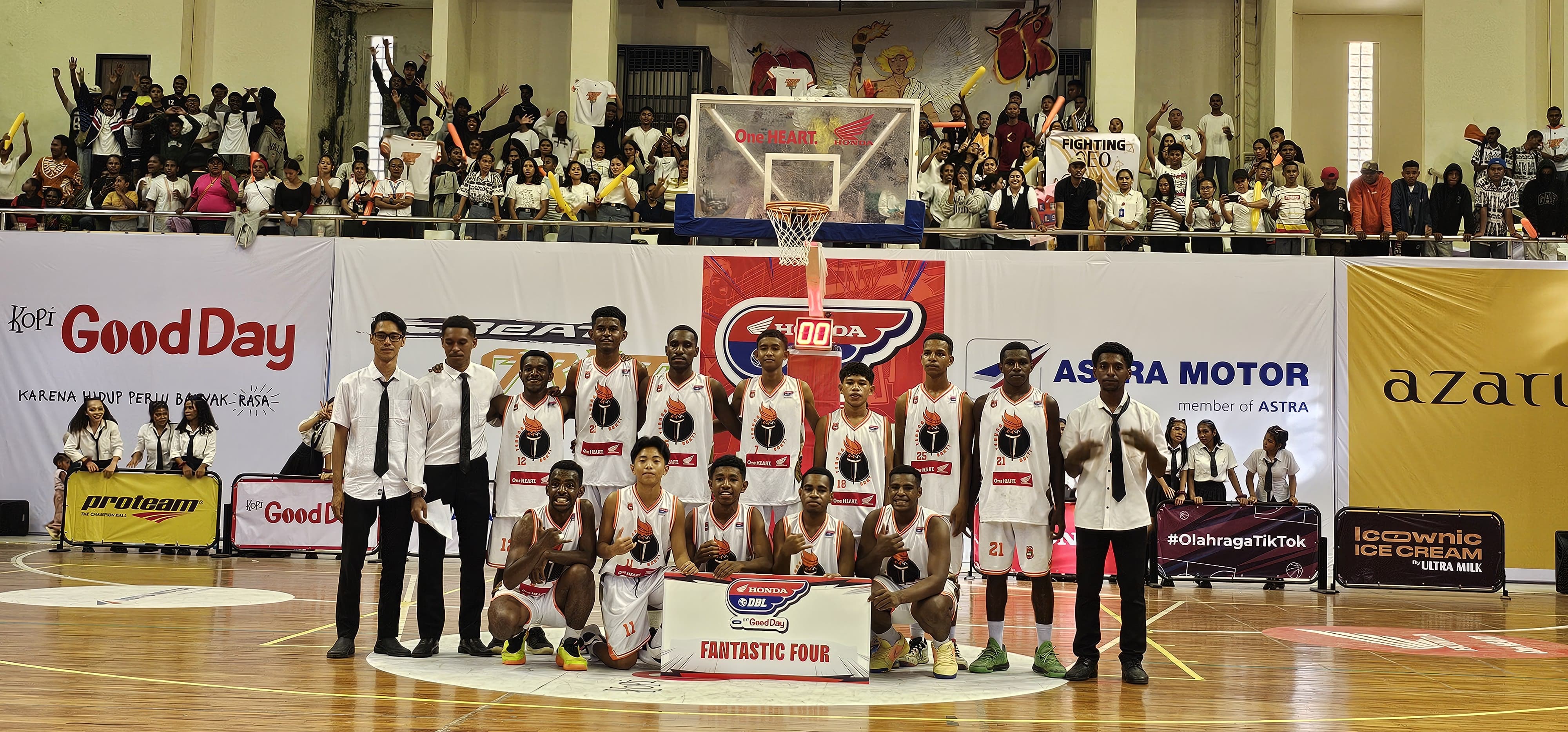 Tim basket putra SMA Taruna Bakti menjadi tim pertama yang lolos ke babak Fantastic Four pada ajang Honda DBL Kopi Good Day 2025 Papua.