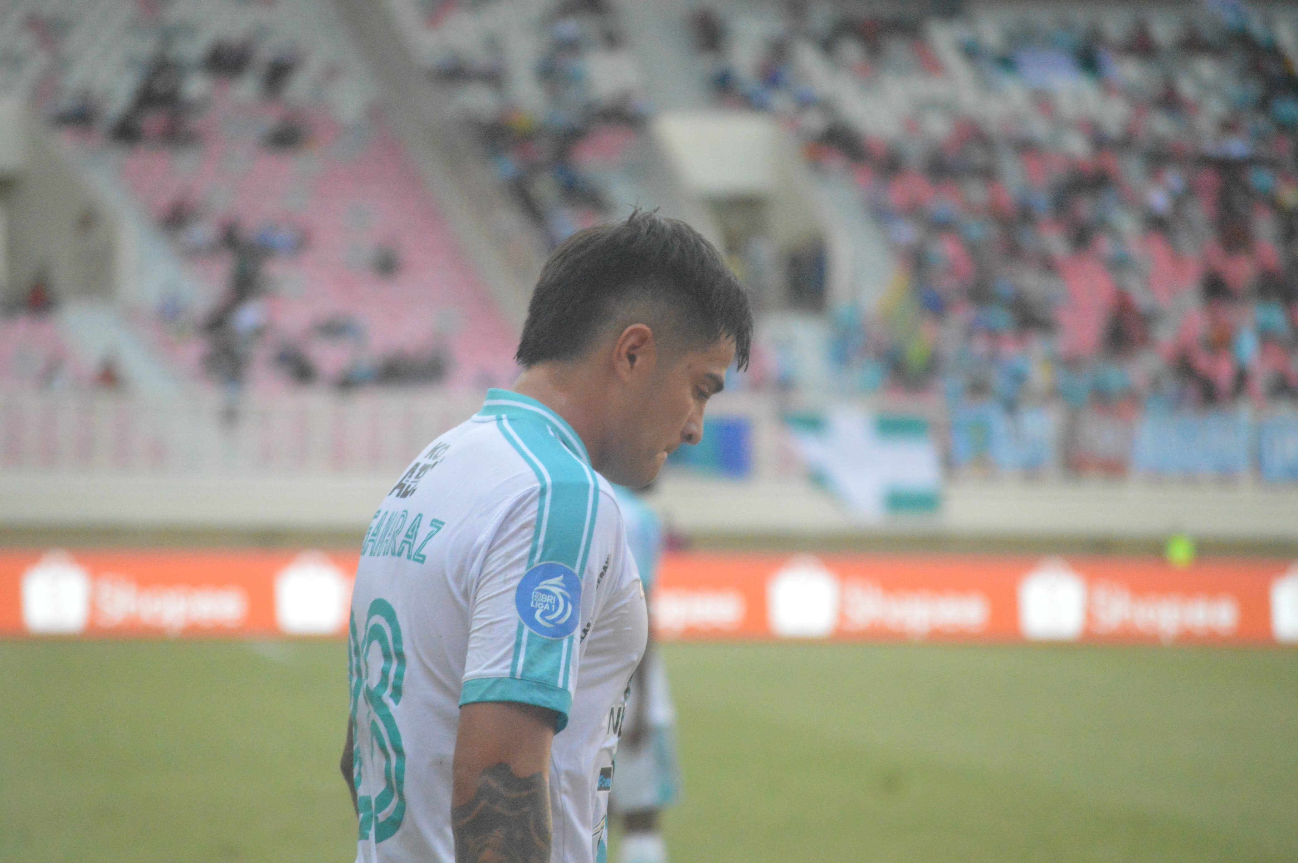 Penyerang PSBS Biak, Abel Arganaraz di laga PSBS Biak vs PSIS Semarang.