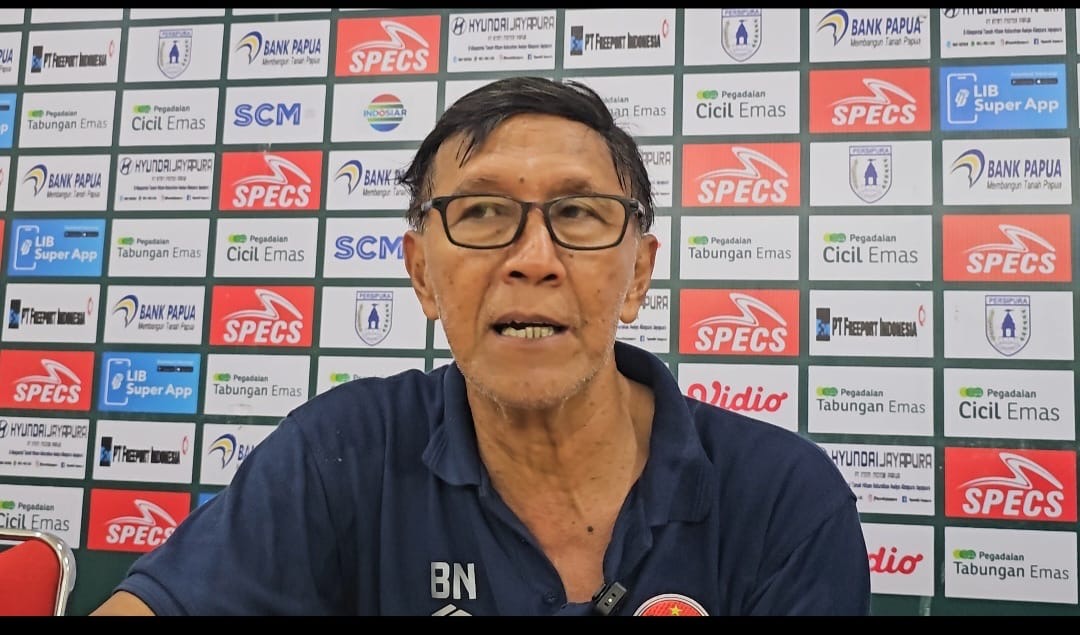 Pelatih Persipa Pati, Bambang Nurdiansyah di sesi konferensi pers usai laga melawan Persipura. (CEPOSONLINE.COM/HANS PALEN)