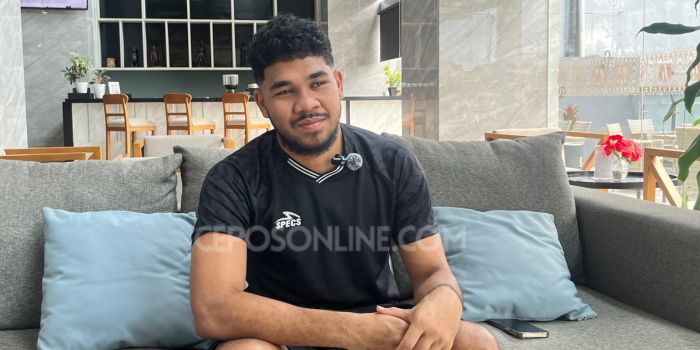 Punggawa Fafage Banua, Evan Soumilena, saat diwawancara Ceposonline.com di Entrop Jayapura, Sabtu, 15 Februari 2025.