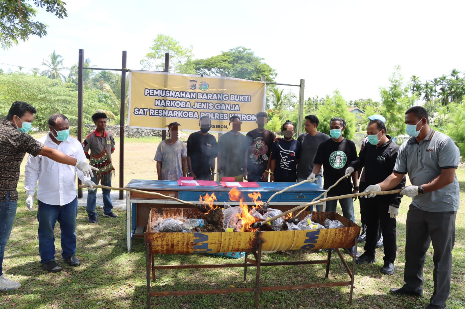 Polres Keerom Musnahkan 16 Kg Ganja
