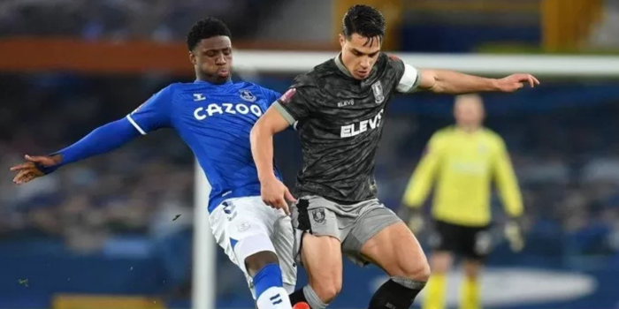 Joey Pelupessy (kanan), calon gelandang Timnas Indonesia. (Instagram Joey Pelupessy)