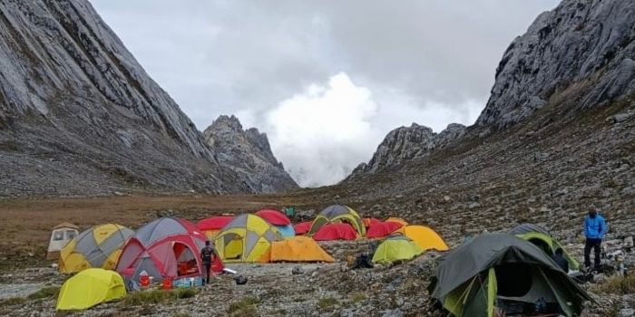 Tampak suasana di basecamp Yellow Valley pada 21 Februari 2025.