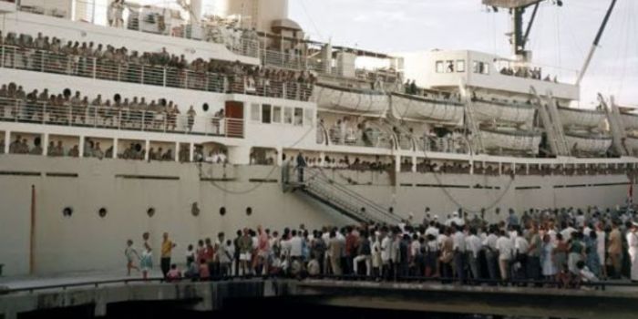 Kota Jayapura tempo dulu, tepatnya di Pelabuhan Jayapura.