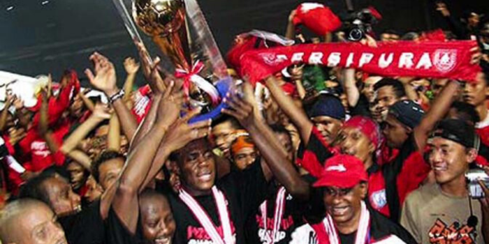 Persipura saat juara Final Liga Djarum Indonesia 2005 melawan Persija Jakarta di Gelora Bung Karno.